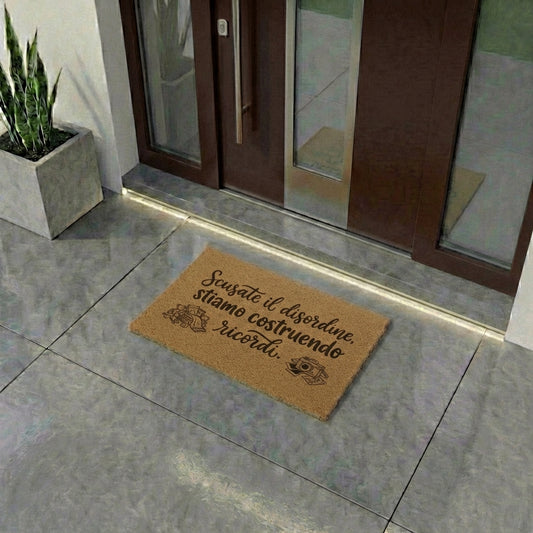 "Entschuldigt die Unordnung, wir schaffen gerade Erinnerungen." - Fußmatte der Wahrheit