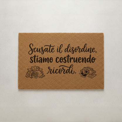 "Scusate il disordine, stiamo costruendo ricordi." - Zerbino della verità